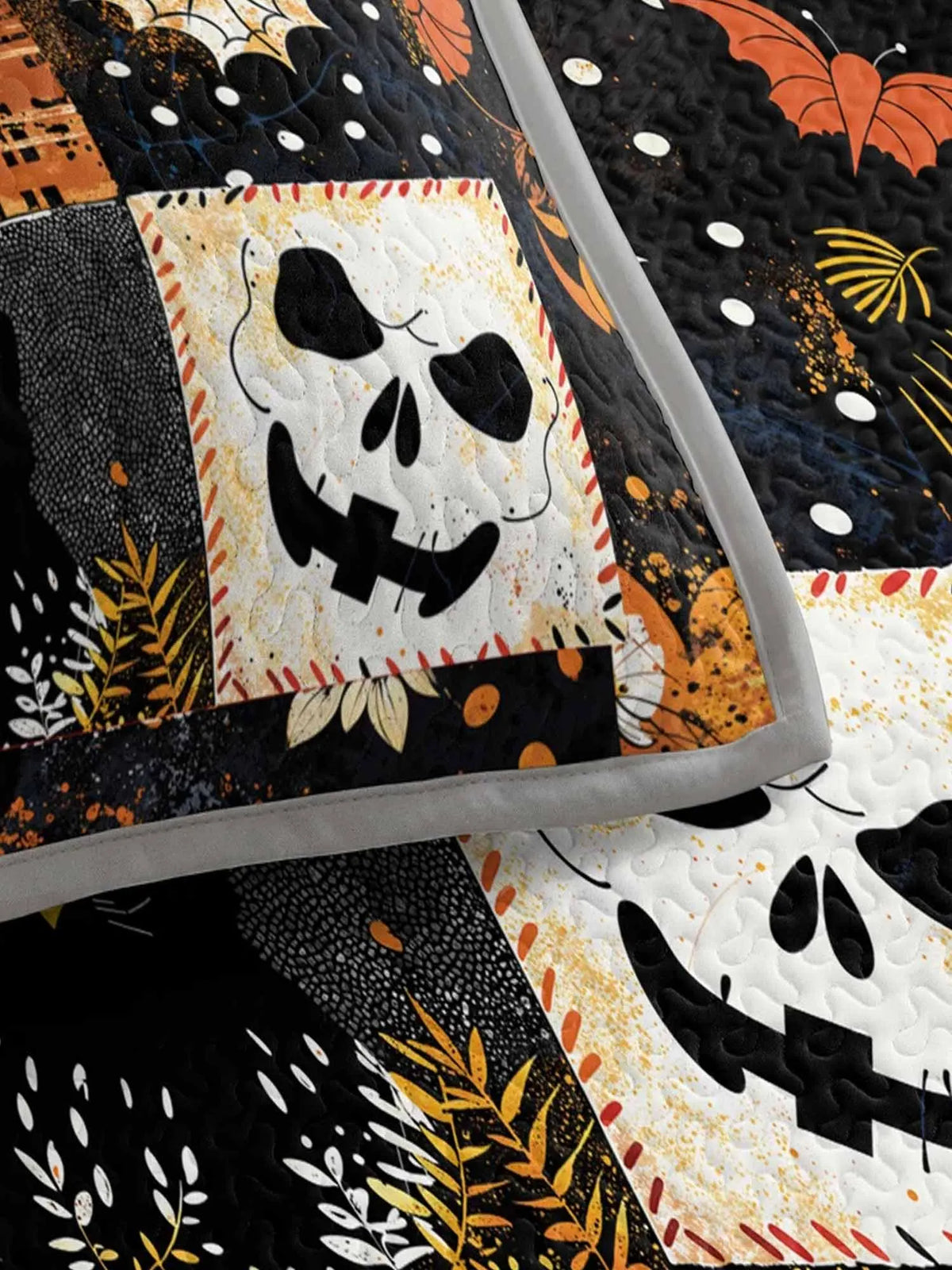Vintage Distressed Halloween Patchwork Pumpkin Ghost Quilted 3‐Piece Bedding Set