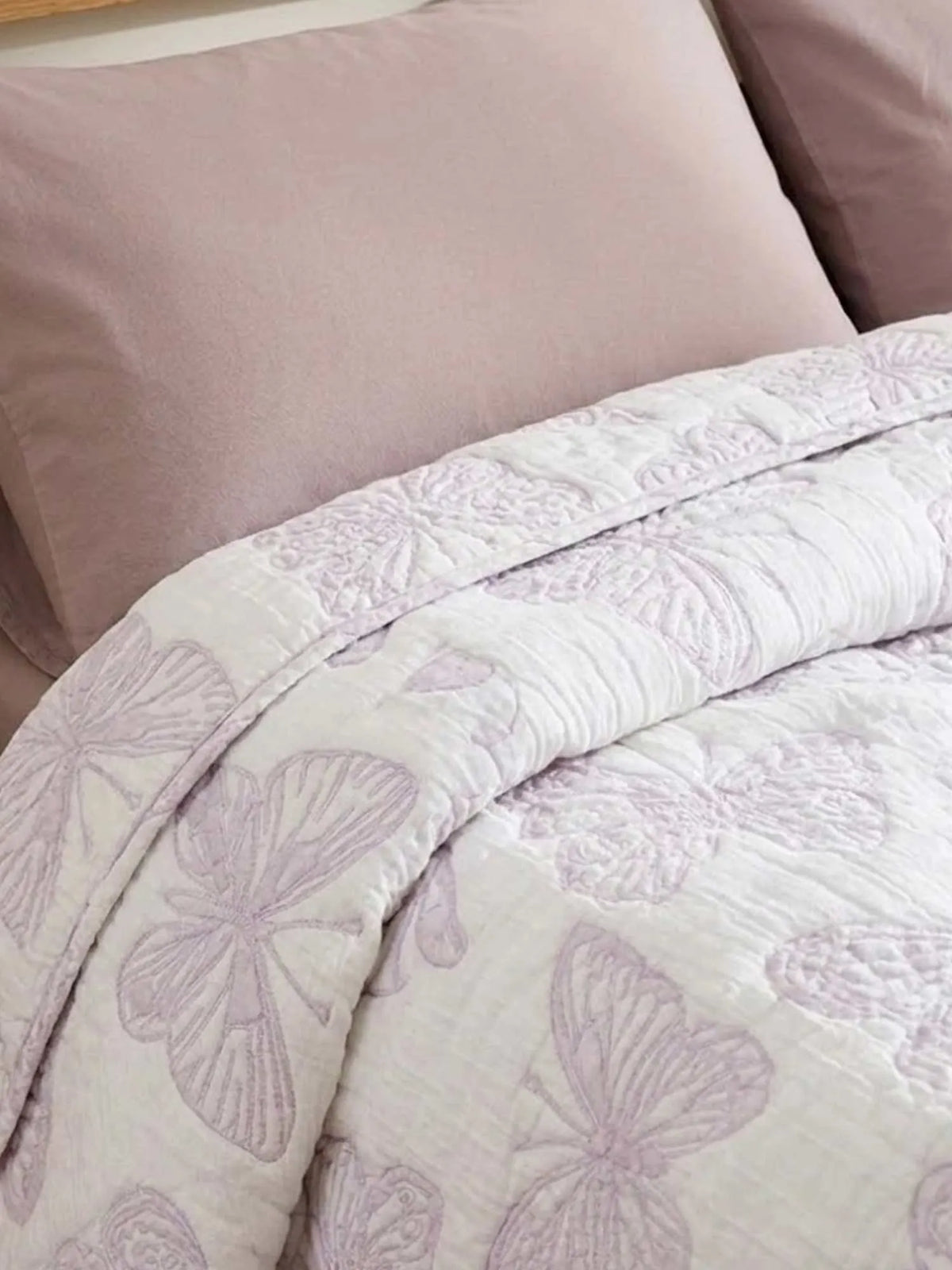 Lavender Butterfly Embossed Quilted Bedspread Puff Quilted Cotton Blanket