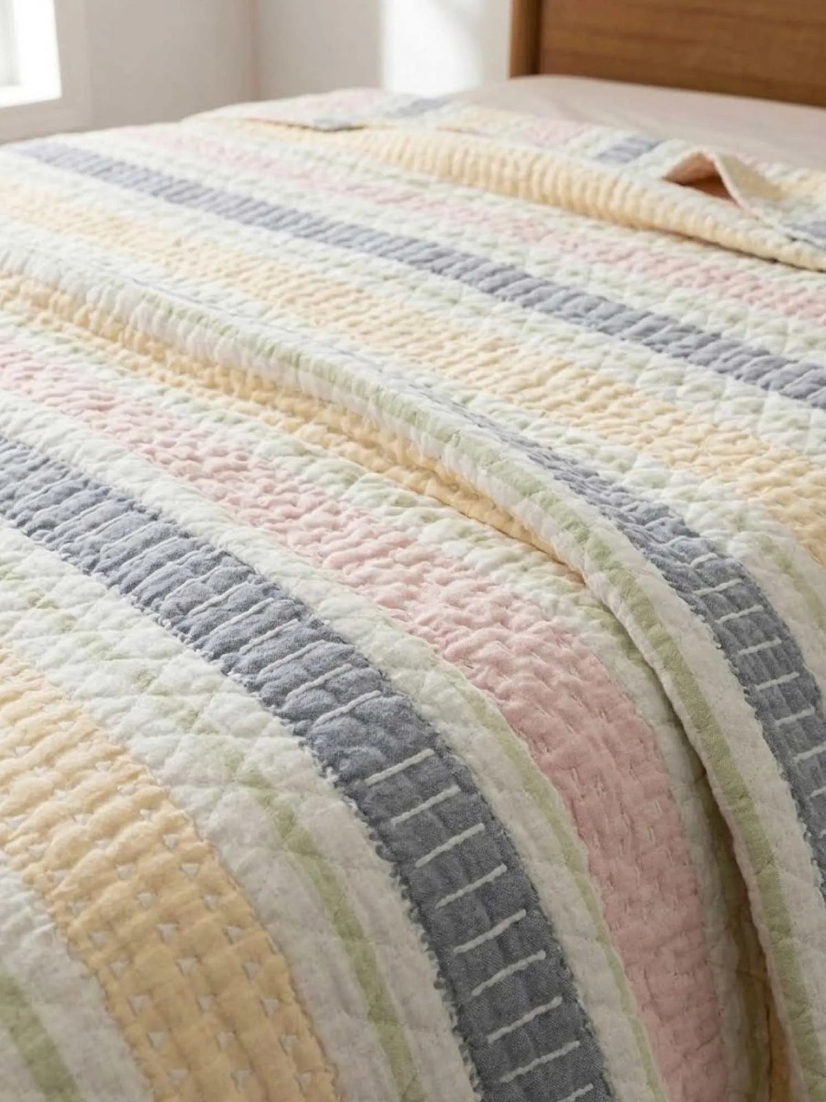 Pastel Multicolor Vertical Stripe Quilted Bedspread Cotton Puff Quilt Blanket